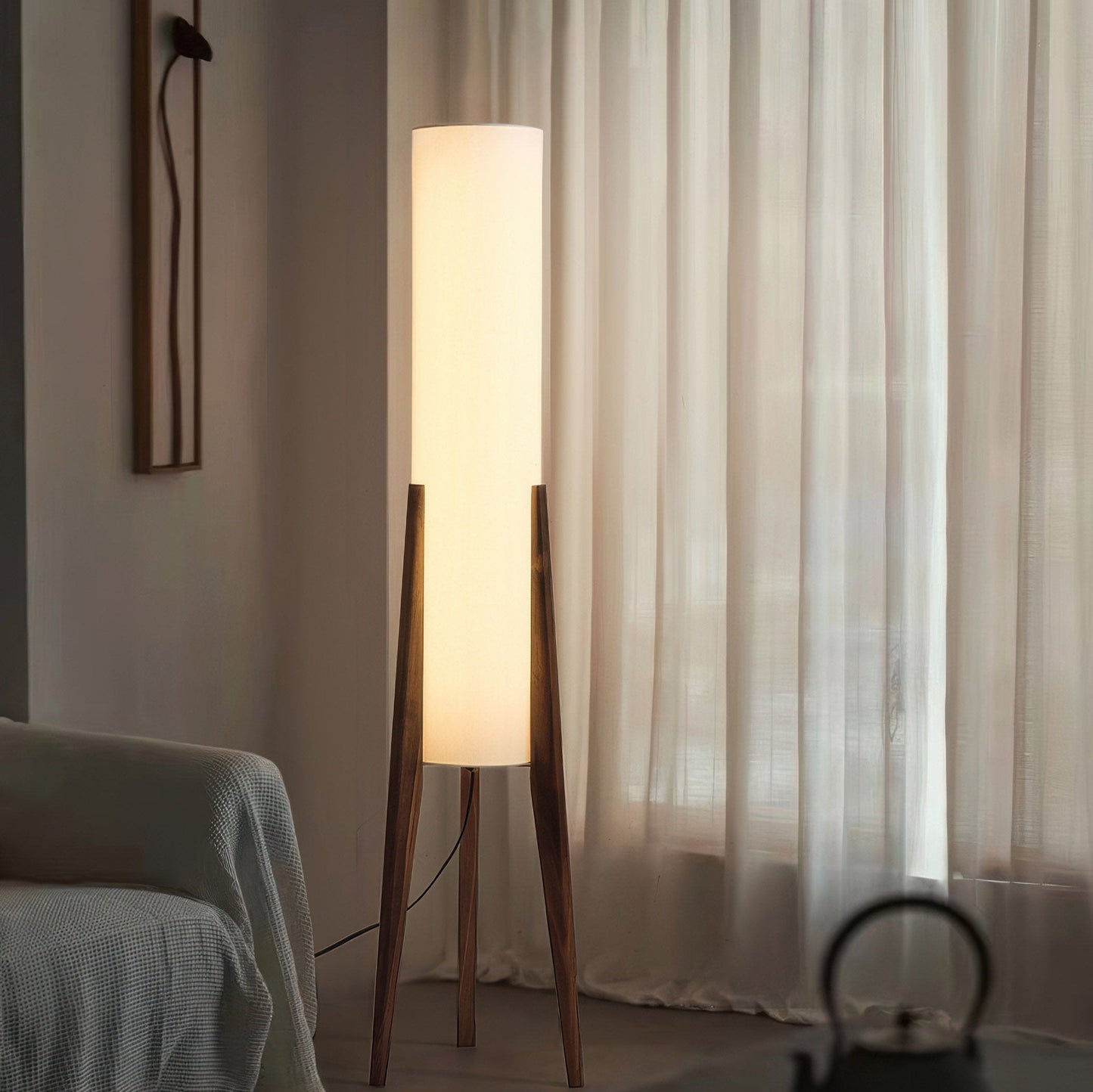 Lampadaire en Noyer – Élégance Nordic Retro avec Abat-jour en Tissu