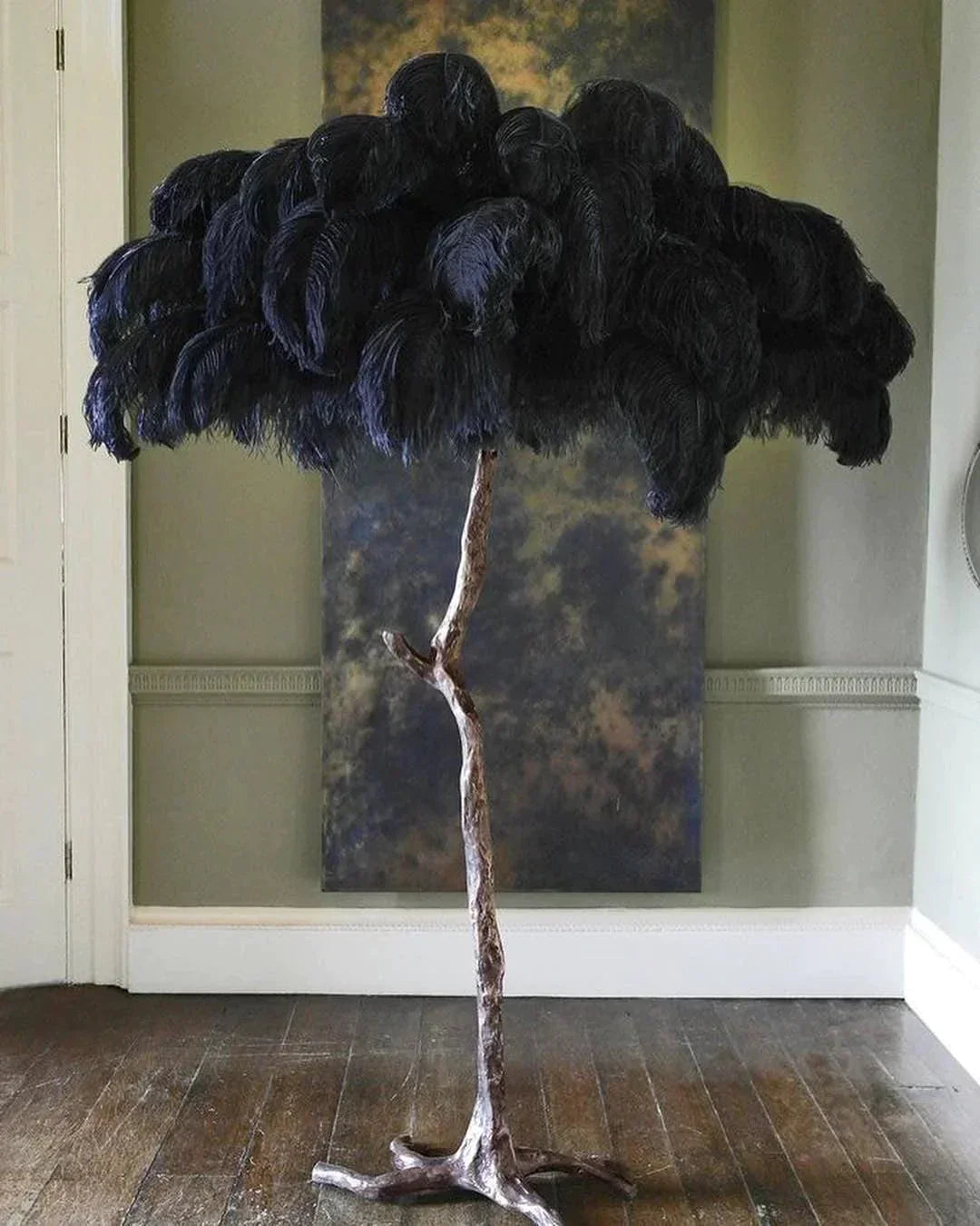 Lampe sur Pied avec Plumes d’Autruche – Élégance et Design Moderne en Résine