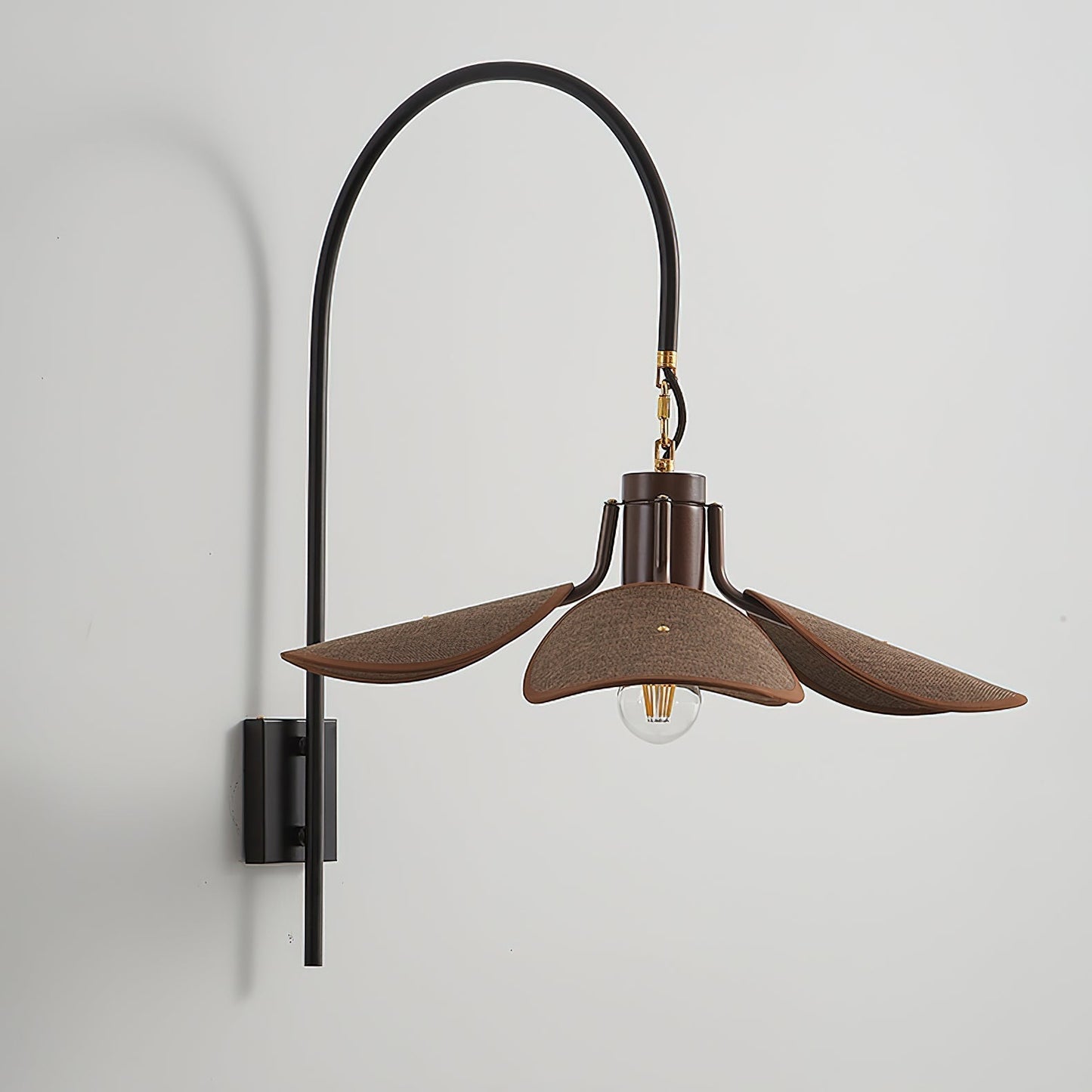 Applique Petal Bloom – Lampe Murale Élégante en Forme de Pétales