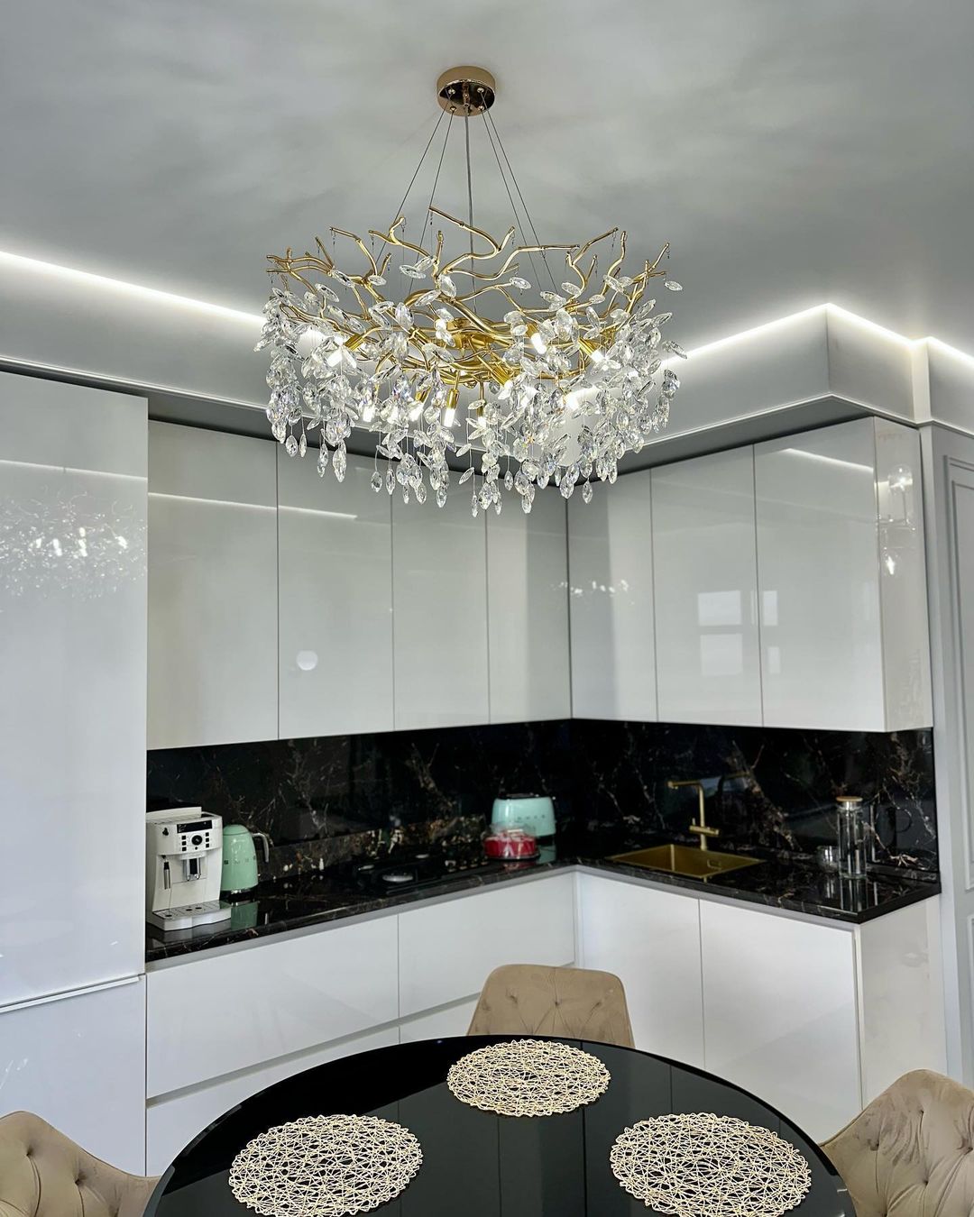 Lustre en Cristal Style Branché Français – Lustre Élégant en Aluminium et Cristal pour Salon et Salle à Manger
