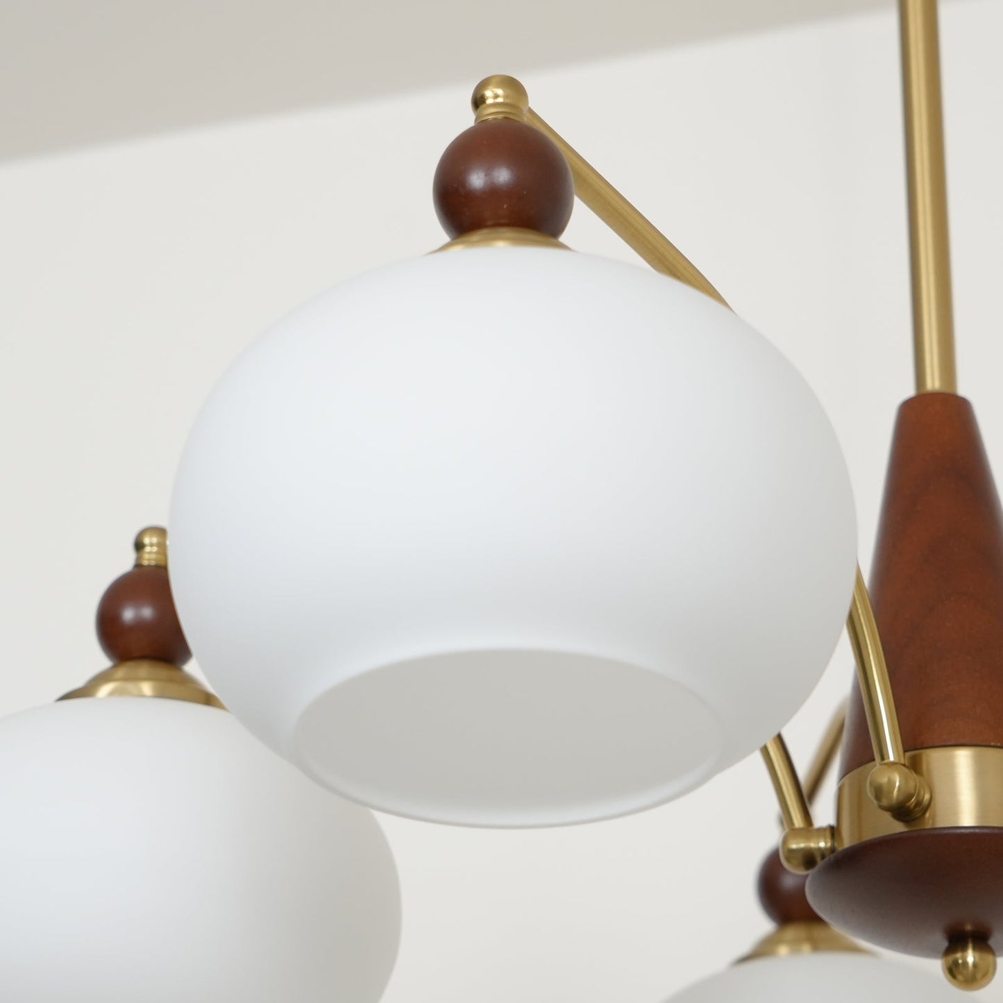 Chandelier Retro Melodica - Élégance Victoriienne et Artisanat Moderne