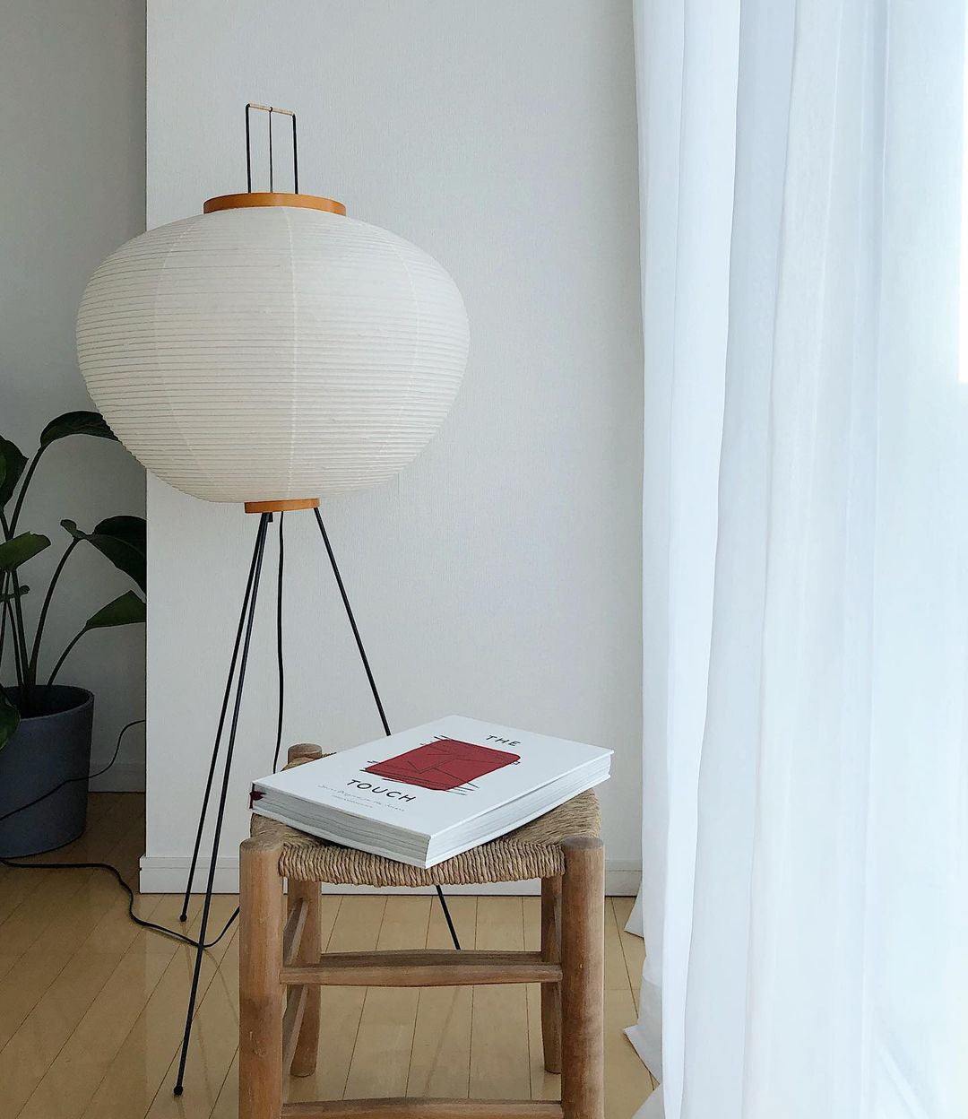 Lampadaire en Papier de Riz - Élégance Minimaliste pour Salon et Chambre