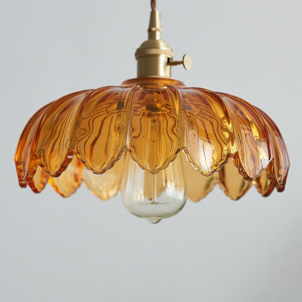 Lampe suspendue en verre translucide avec base en cuivre – Création d'une atmosphère romantique et lumineuse
