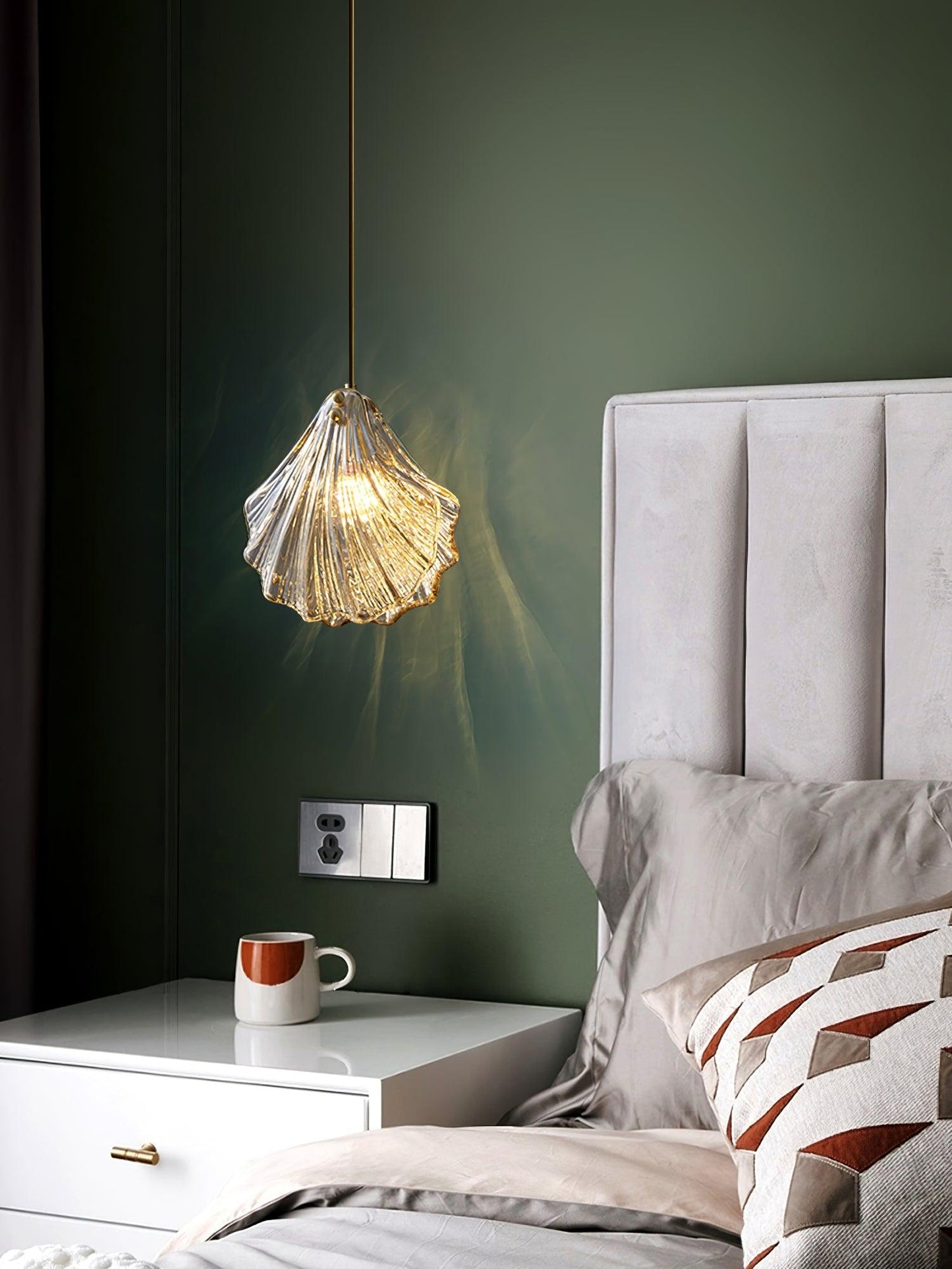 Suspension Mini Shell Design en Verre et Laiton – Lampe Moderne à Suspendre