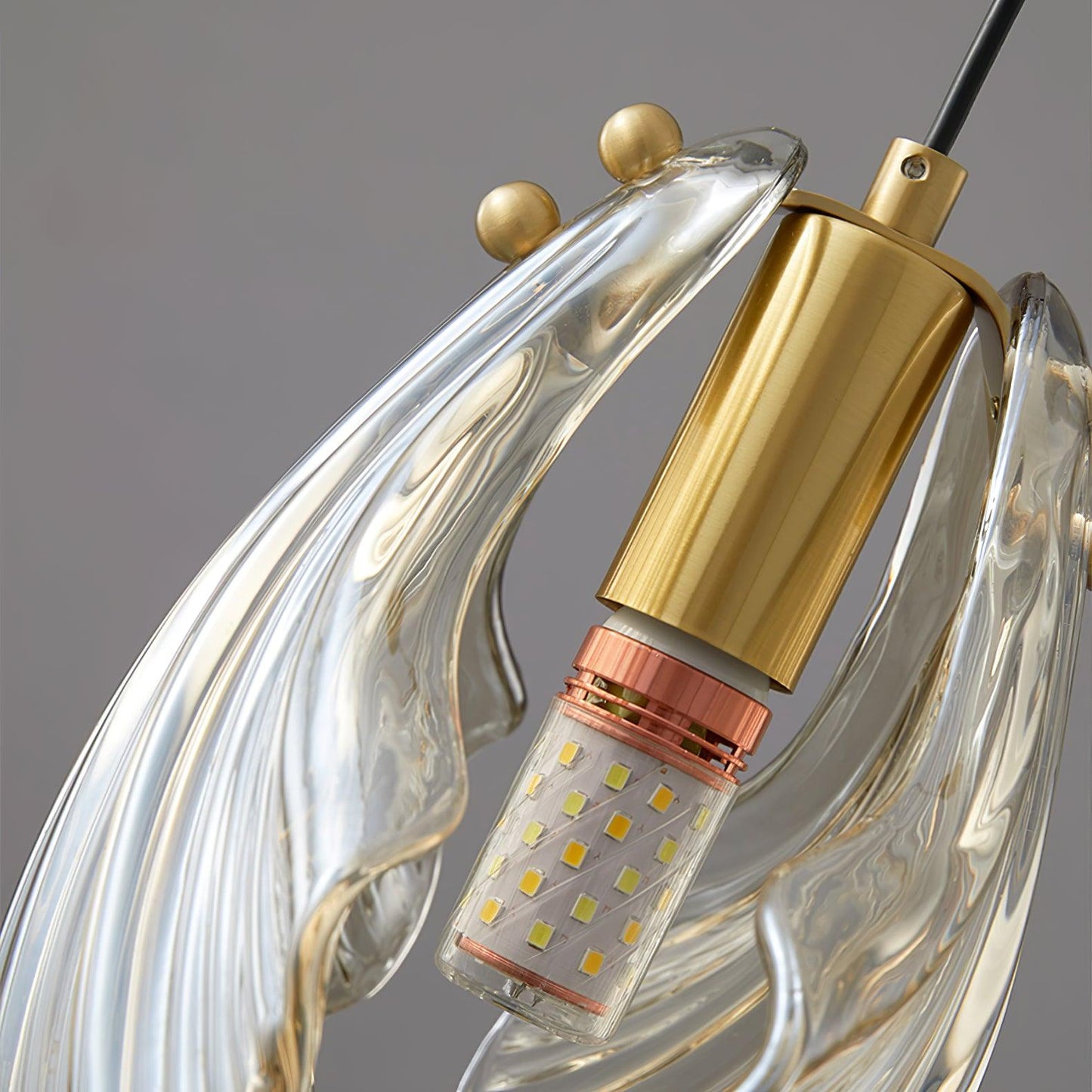 Suspension Mini Shell Design en Verre et Laiton – Lampe Moderne à Suspendre