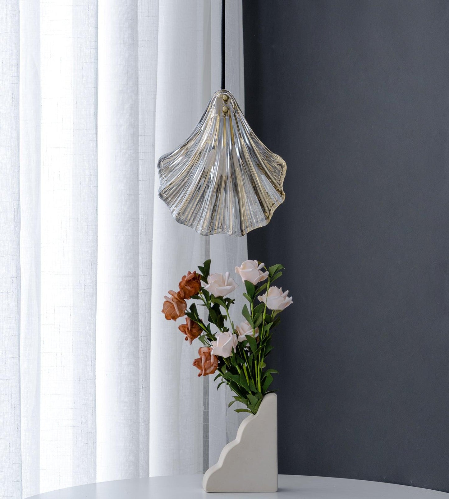 Suspension Mini Shell Design en Verre et Laiton – Lampe Moderne à Suspendre