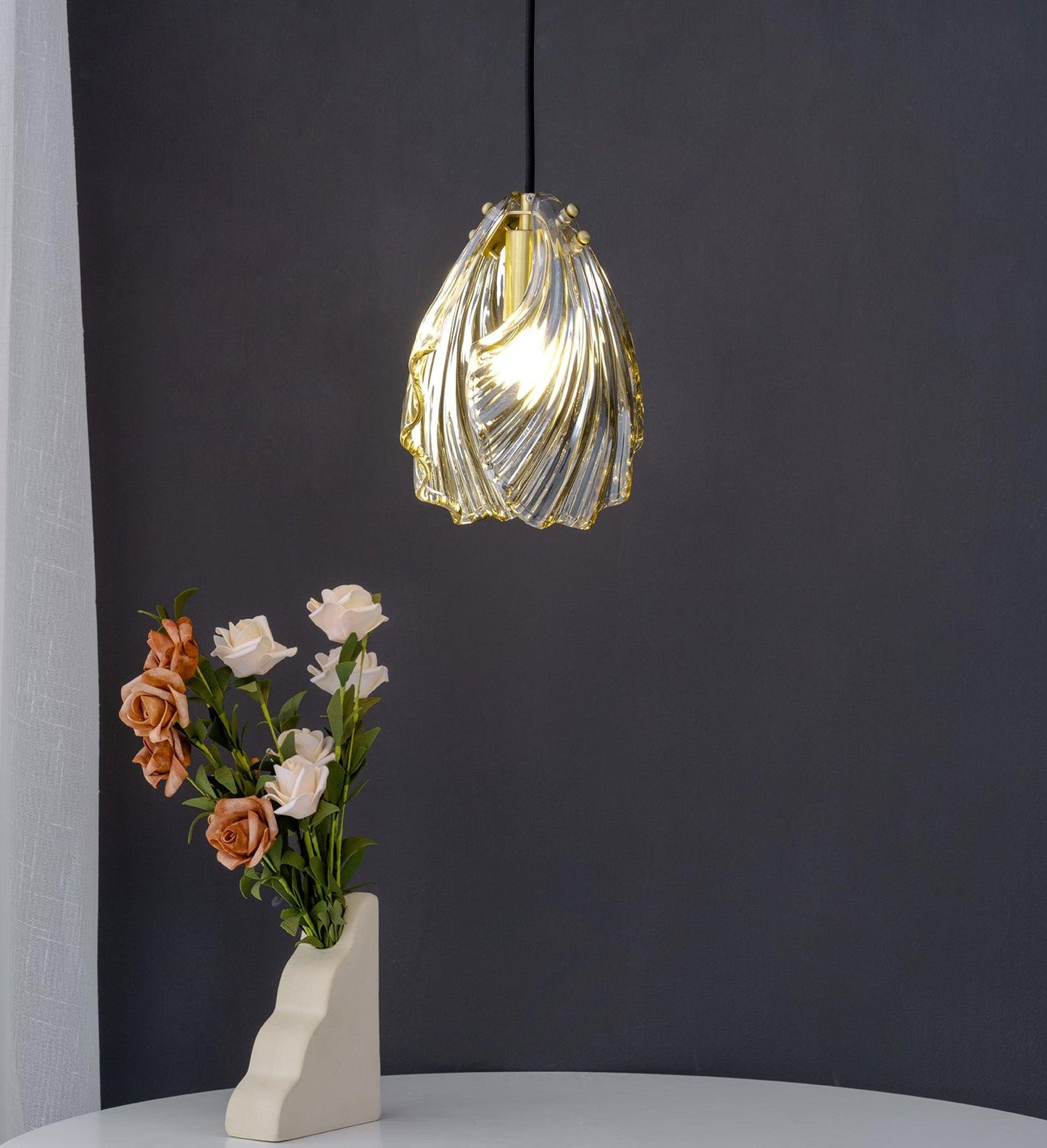 Suspension Mini Shell Design en Verre et Laiton – Lampe Moderne à Suspendre