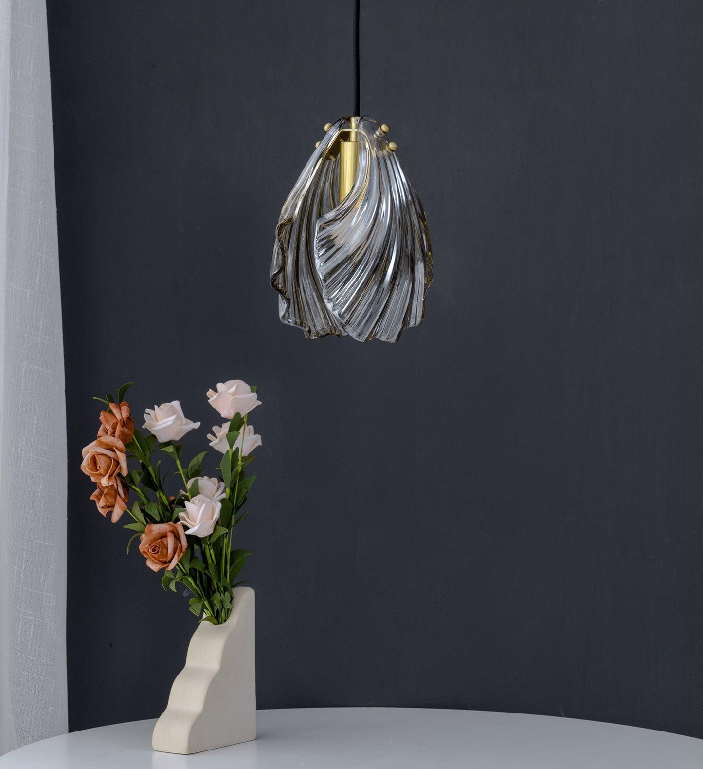 Suspension Mini Shell Design en Verre et Laiton – Lampe Moderne à Suspendre