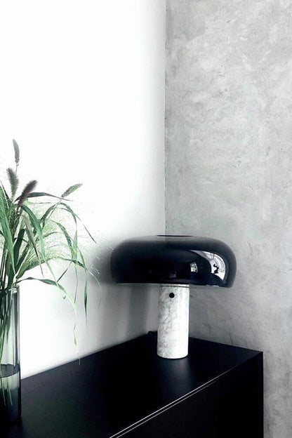 Lampe de Table Art Marble - Élégante en Marbre de Carrare et Métal avec LED