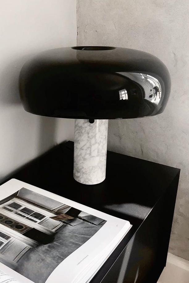 Lampe de Table Art Marble - Élégante en Marbre de Carrare et Métal avec LED