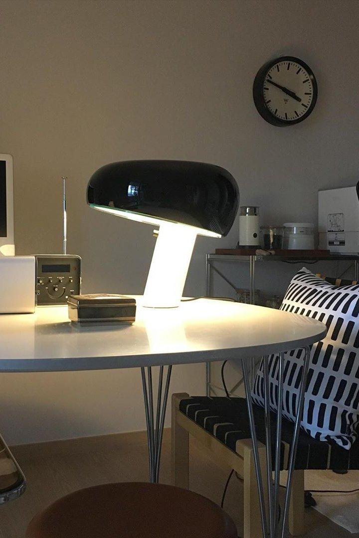 Lampe de Table Art Marble - Élégante en Marbre de Carrare et Métal avec LED