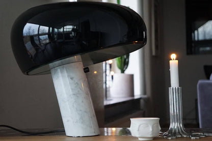 Lampe de Table Art Marble - Élégante en Marbre de Carrare et Métal avec LED