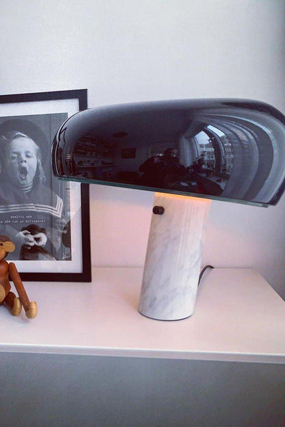 Lampe de Table Art Marble - Élégante en Marbre de Carrare et Métal avec LED