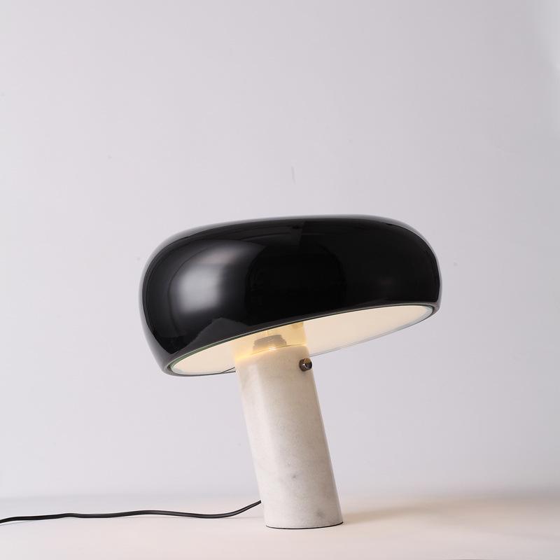 Lampe de Table Art Marble - Élégante en Marbre de Carrare et Métal avec LED