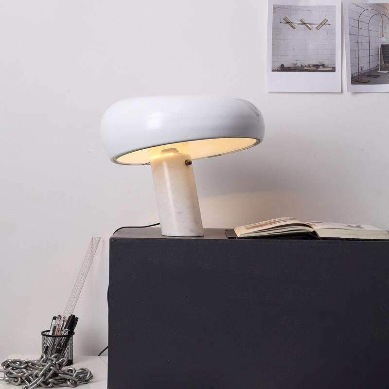 Lampe de Table Art Marble - Élégante en Marbre de Carrare et Métal avec LED