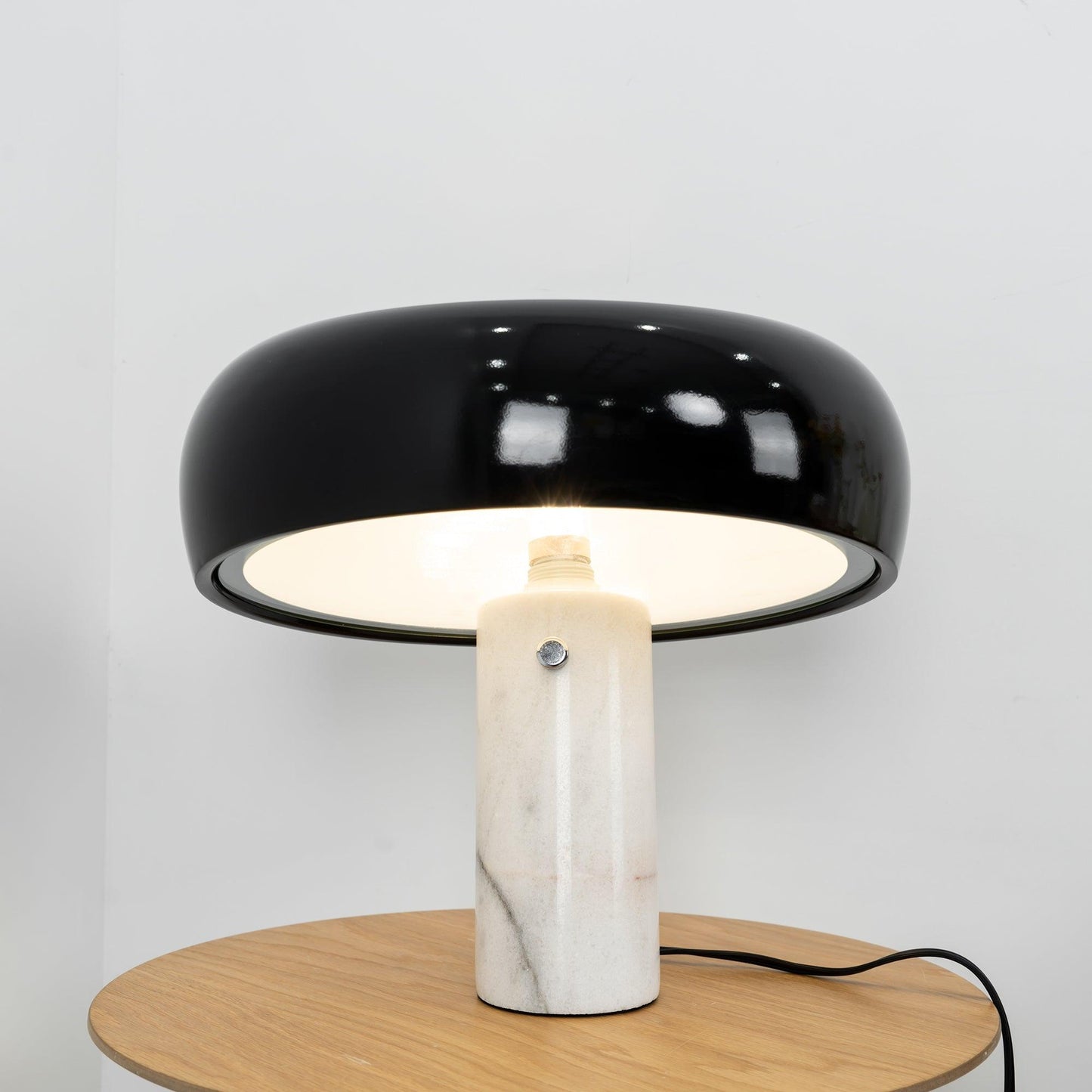 Lampe de Table Art Marble - Élégante en Marbre de Carrare et Métal avec LED