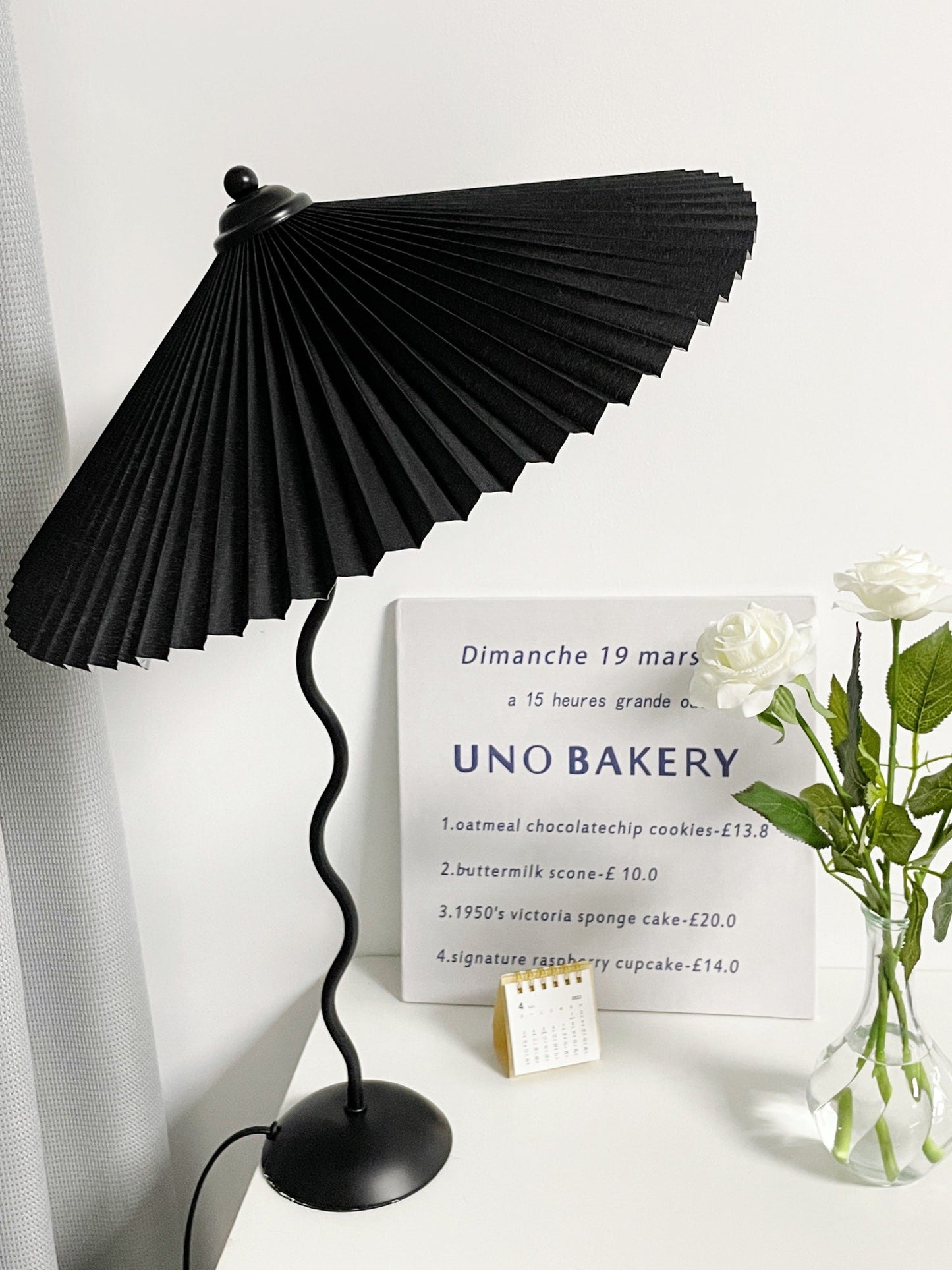 Lampe de Table Squiggle – Lampe Moderne au Design Ondulé pour Salon, Chambre et Bureau
