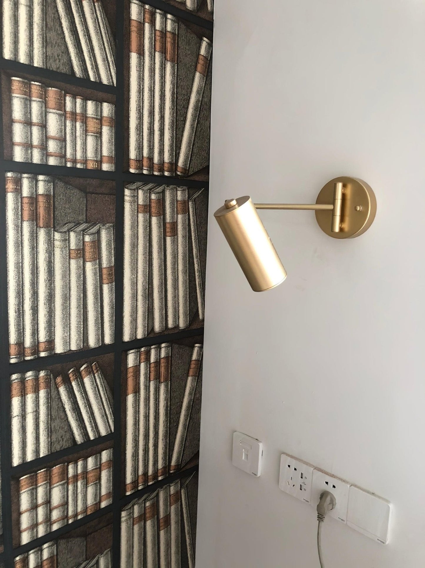 Applique Murale Moderne en Fer avec LED Intégrée - Design Élégant et Réglable