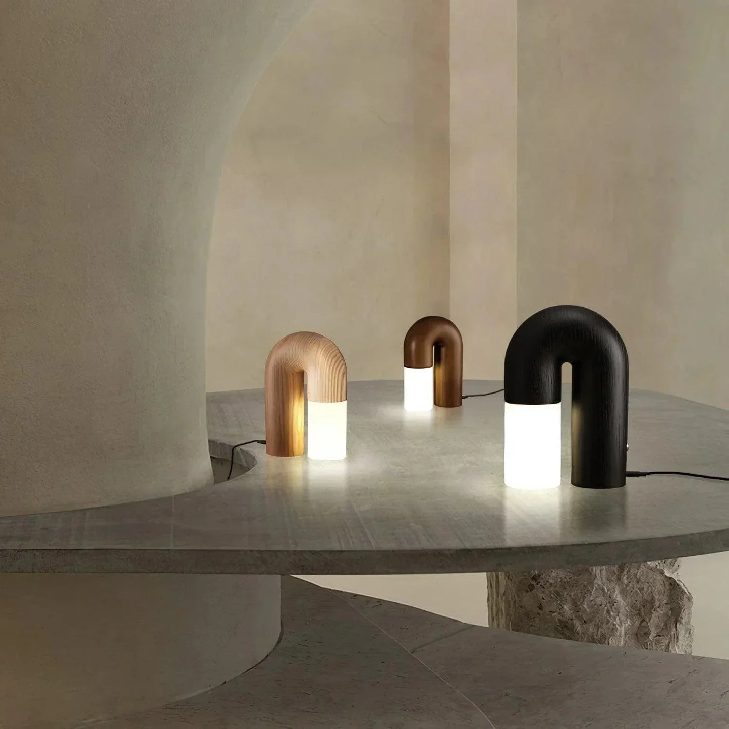 Lampe de Table Diapolo – Élégance Intemporelle avec Design Arqué