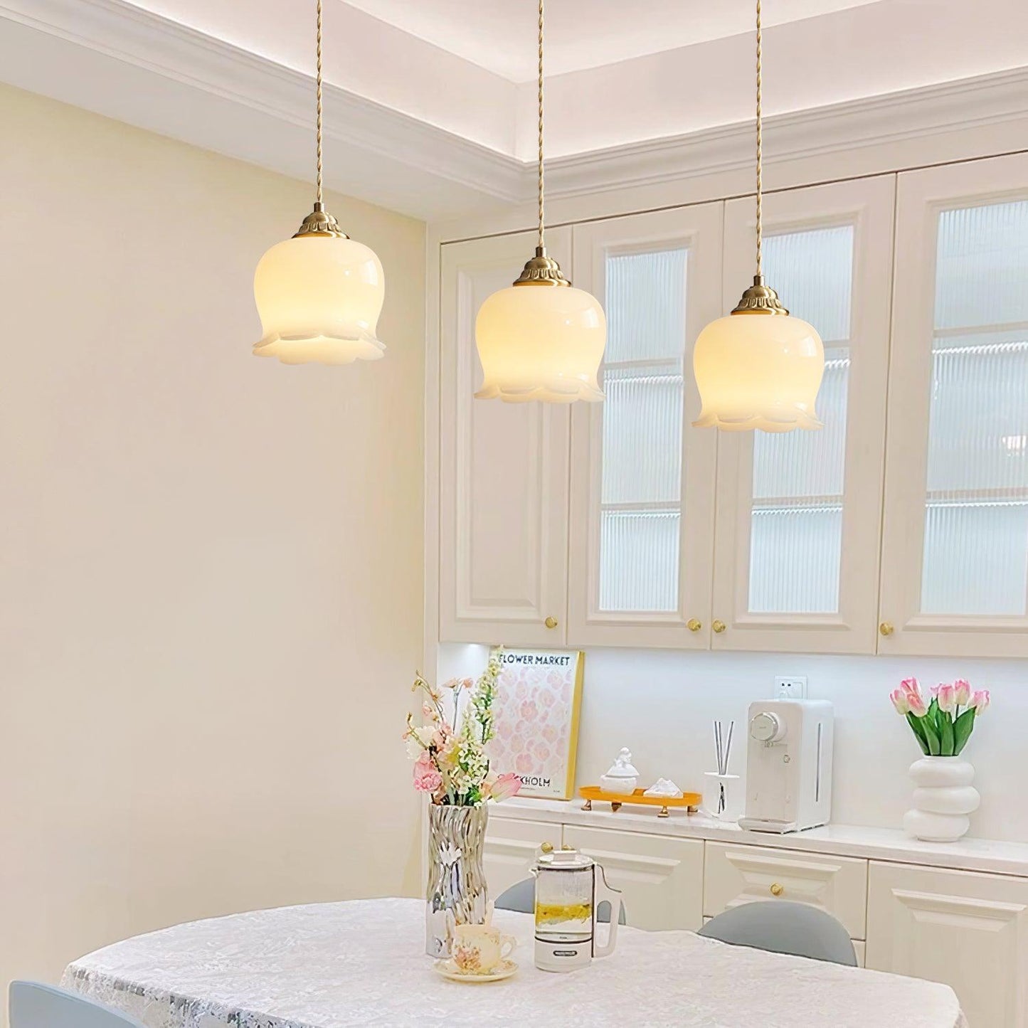 Suspension Talblume – Lampe en Laiton et Résine Inspirée par les Fleurs Naturelles
