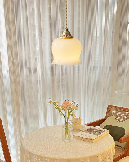 Suspension Talblume – Lampe en Laiton et Résine Inspirée par les Fleurs Naturelles
