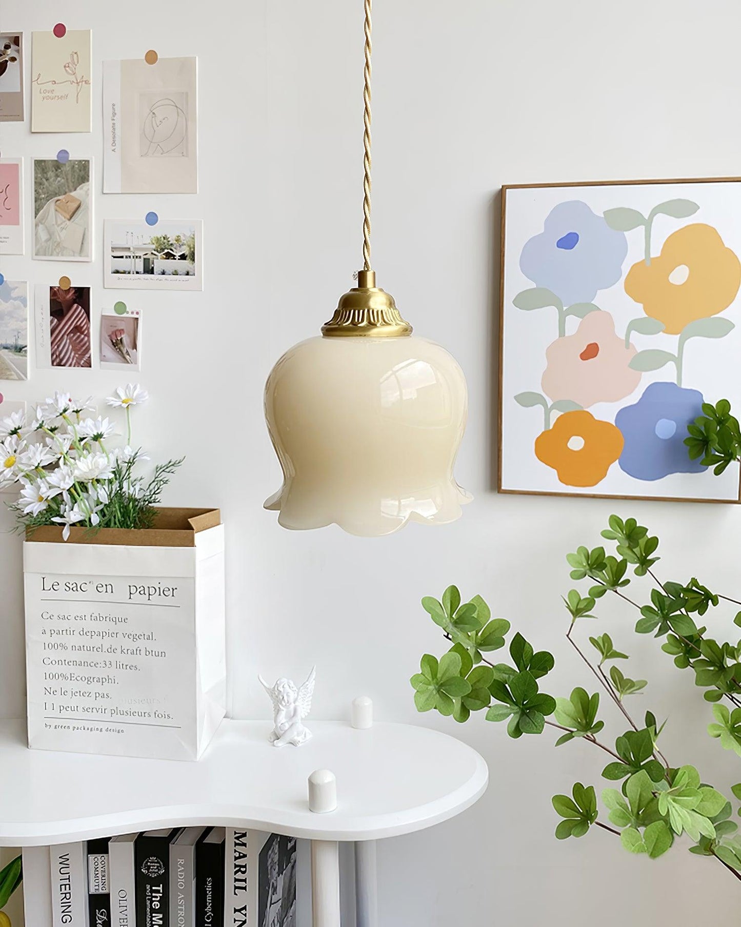Suspension Talblume – Lampe en Laiton et Résine Inspirée par les Fleurs Naturelles
