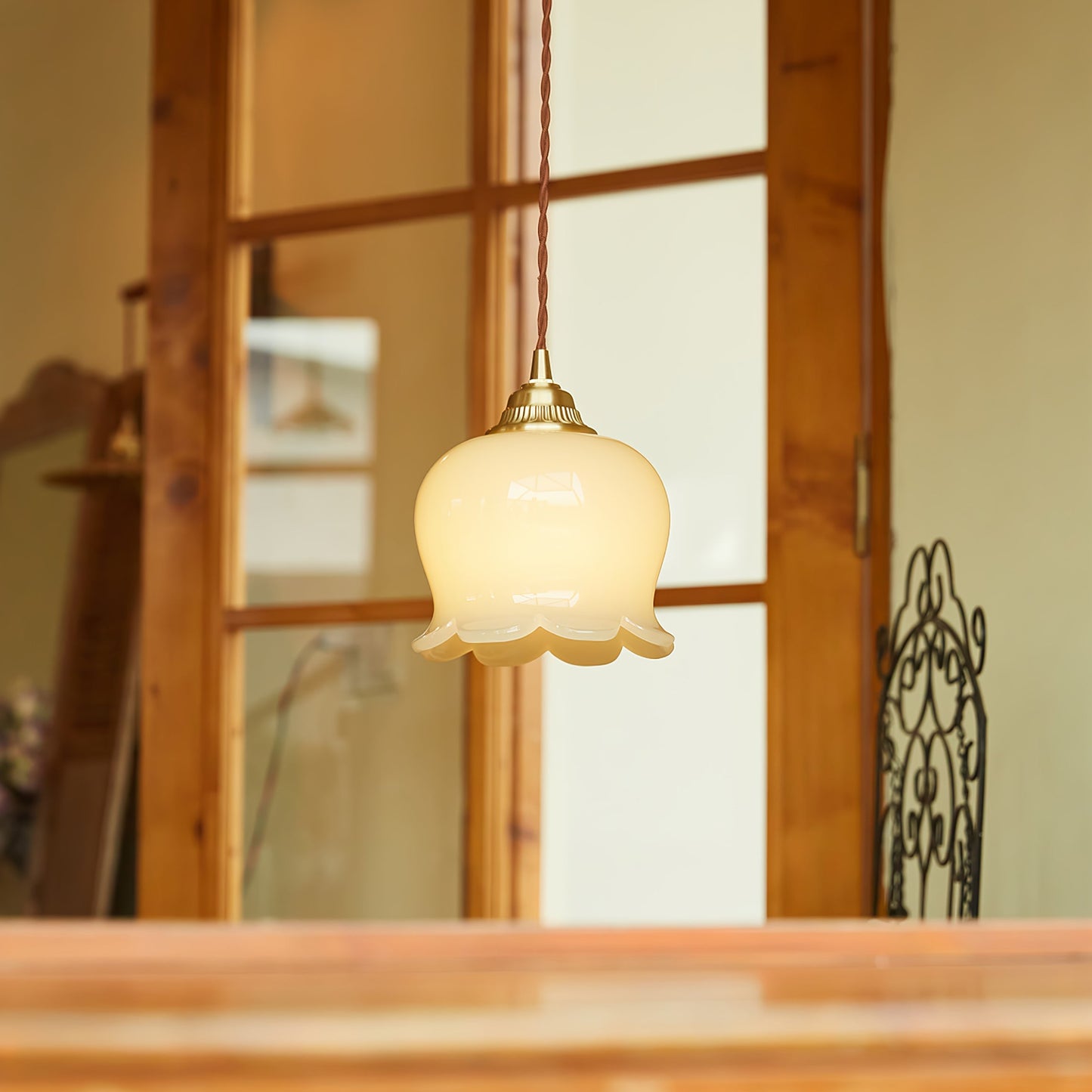 Suspension Talblume – Lampe en Laiton et Résine Inspirée par les Fleurs Naturelles