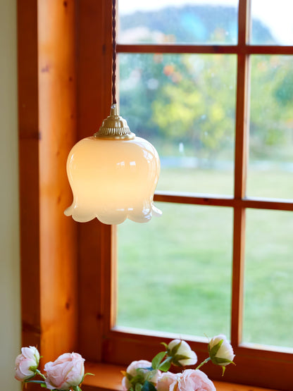 Suspension Talblume – Lampe en Laiton et Résine Inspirée par les Fleurs Naturelles