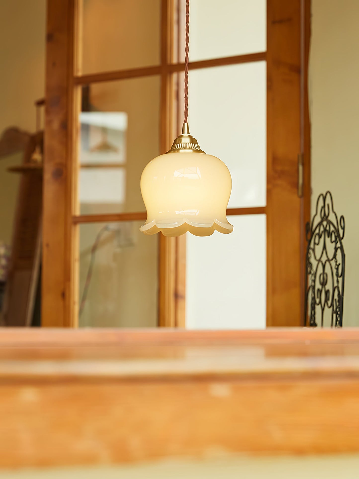 Suspension Talblume – Lampe en Laiton et Résine Inspirée par les Fleurs Naturelles