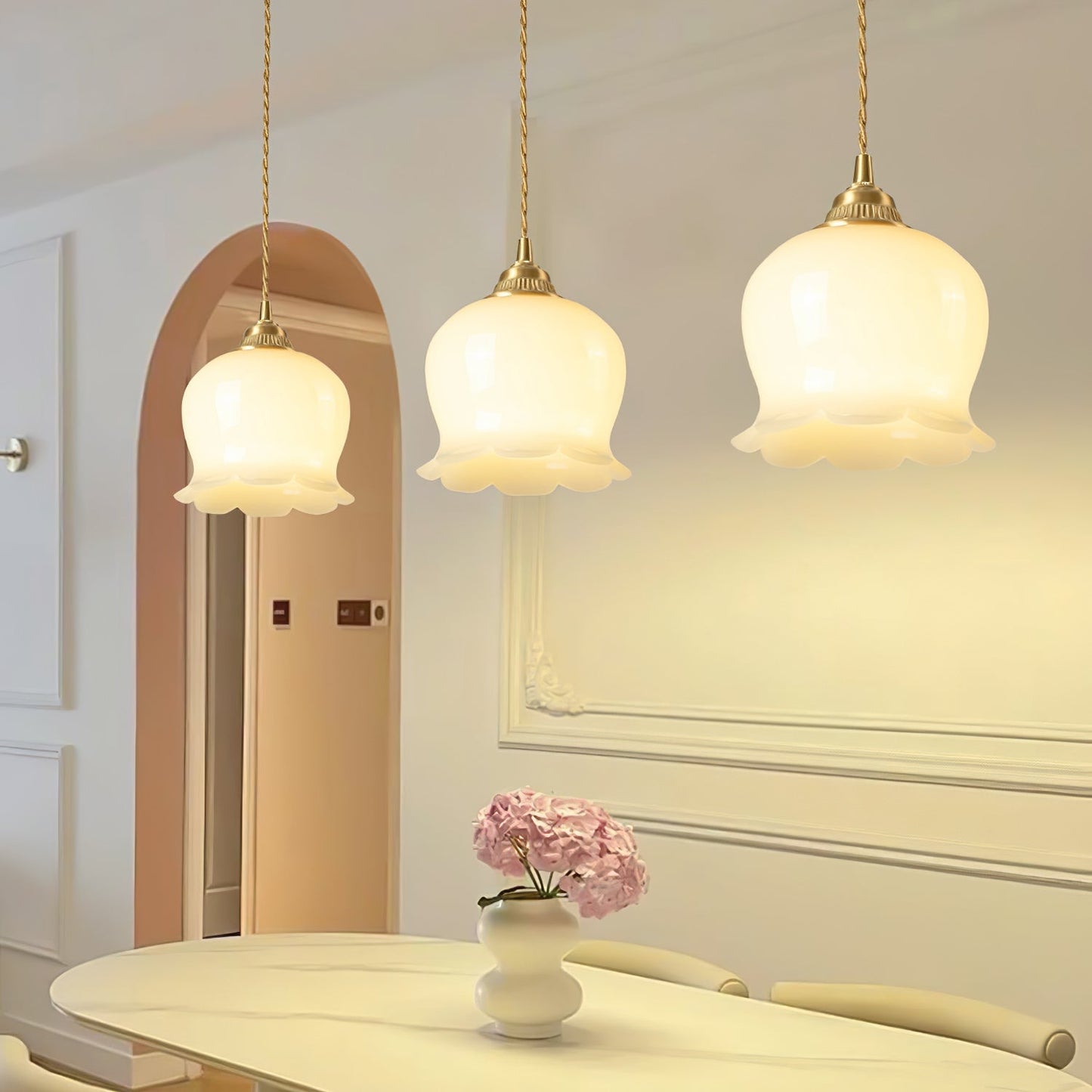 Suspension Talblume – Lampe en Laiton et Résine Inspirée par les Fleurs Naturelles