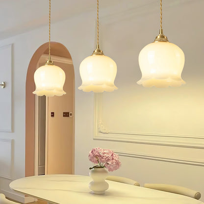 Suspension Talblume – Lampe en Laiton et Résine Inspirée par les Fleurs Naturelles