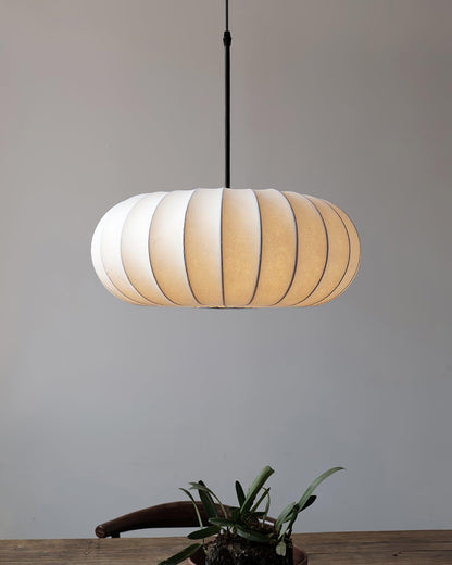Suspension Verona - Luminaire Minimaliste en Métal et Soie, Design Wabi-Sabi