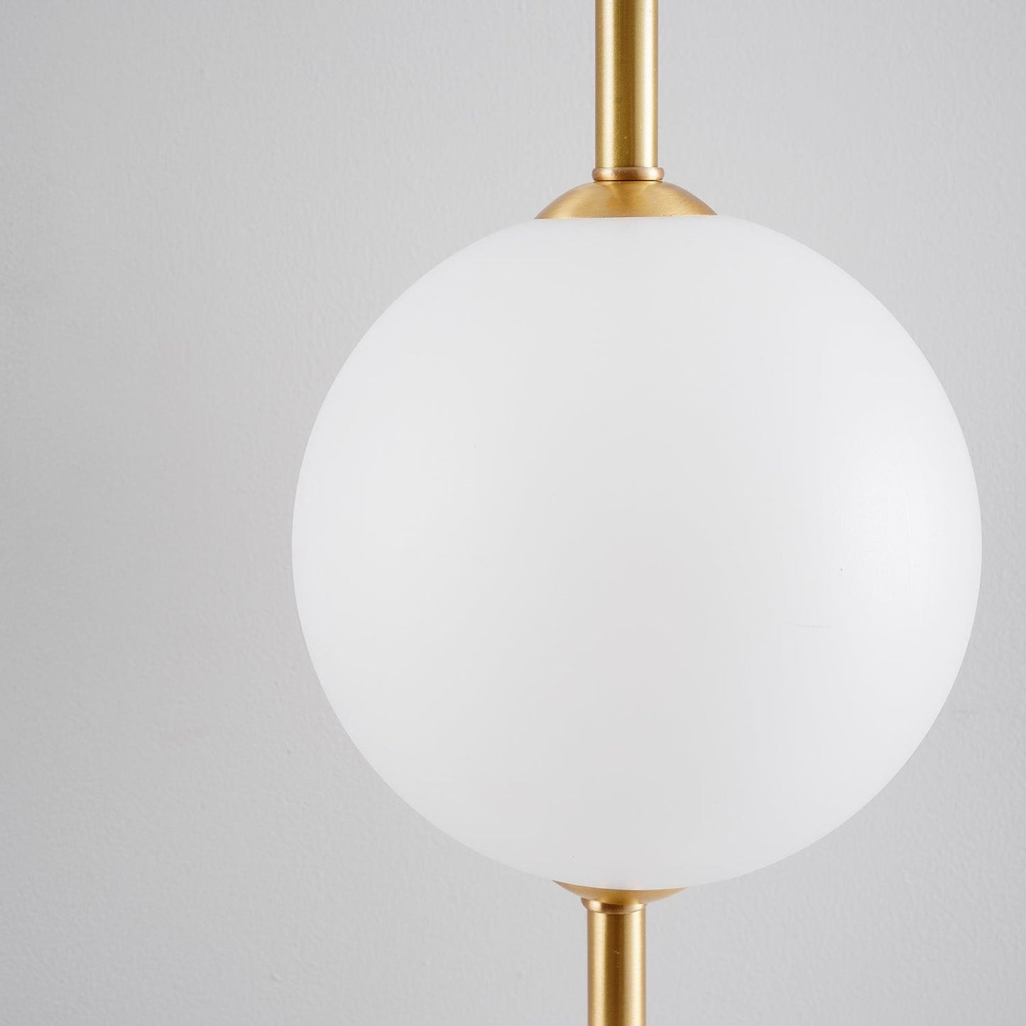 Applique Murale Verticale en Globe de Verre – Éclairage Élégant et Moderne