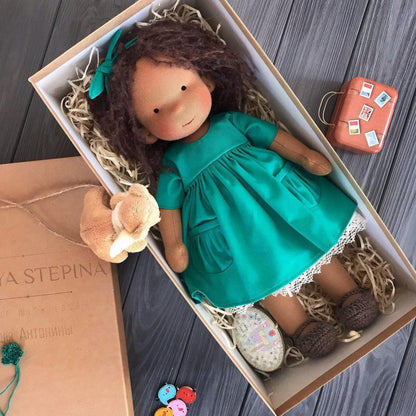 Poupée Waldorf Artisanale – Imagination, Douceur et Jeu Créatif