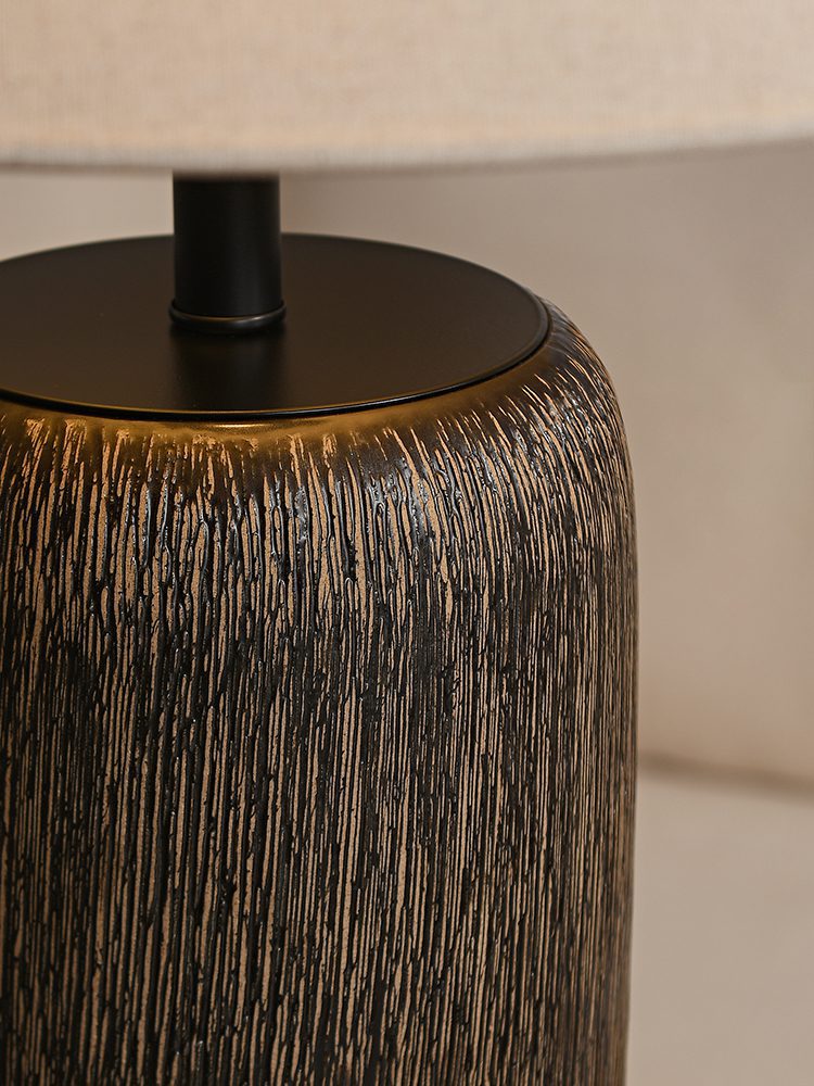Lampadaire en Bois Vieilli - Élégance Rustique et Moderne pour Salon