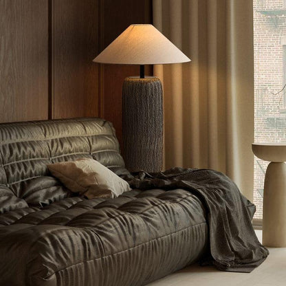Lampadaire en Bois Vieilli - Élégance Rustique et Moderne pour Salon