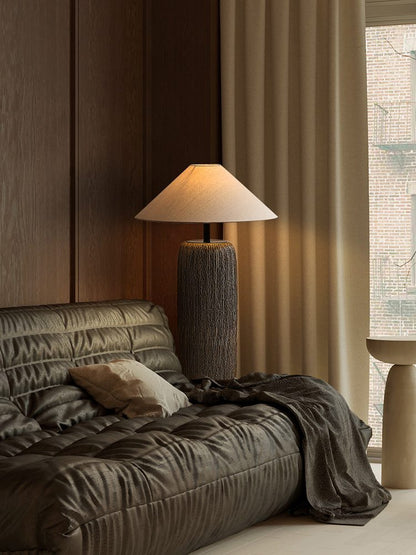 Lampadaire en Bois Vieilli - Élégance Rustique et Moderne pour Salon