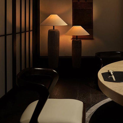 Lampadaire en Bois Vieilli - Élégance Rustique et Moderne pour Salon