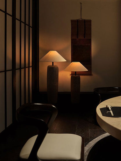 Lampadaire en Bois Vieilli - Élégance Rustique et Moderne pour Salon
