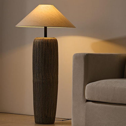 Lampadaire en Bois Vieilli - Élégance Rustique et Moderne pour Salon