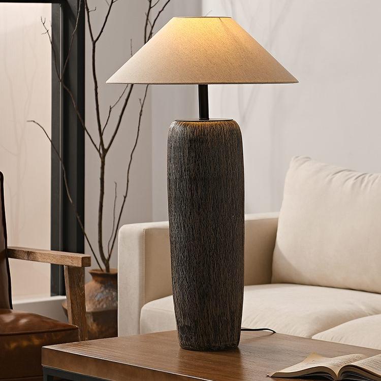 Lampadaire en Bois Vieilli - Élégance Rustique et Moderne pour Salon