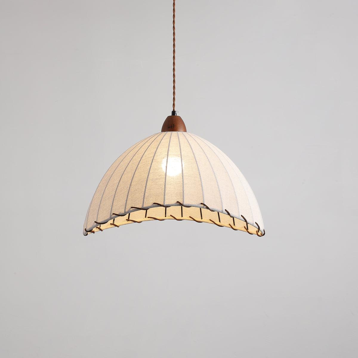 Suspension Bois et Tissu – Équilibre Naturel entre Élégance et Confort