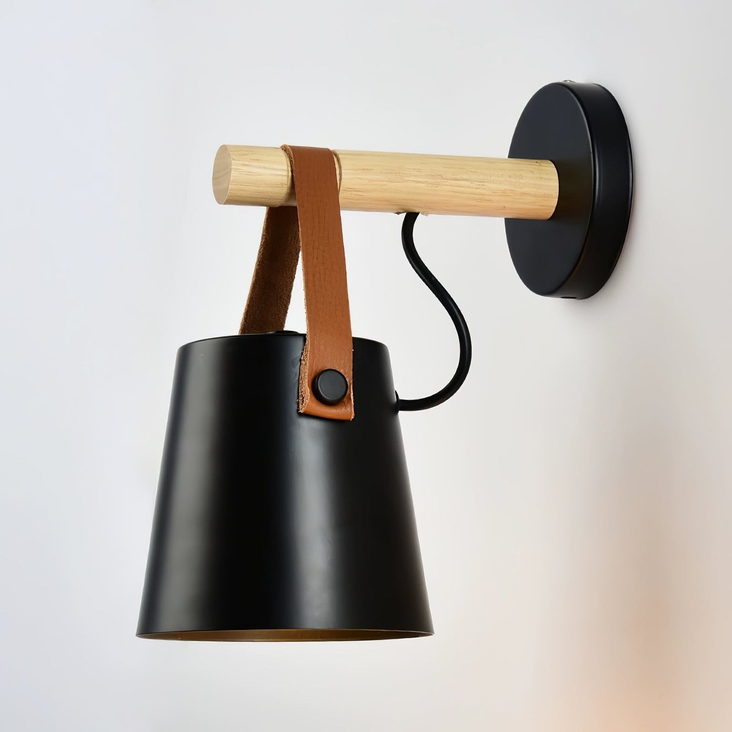 Applique Murale Scandinave en Bois et Cuir – Design Élégant avec Lumière LED Efficace