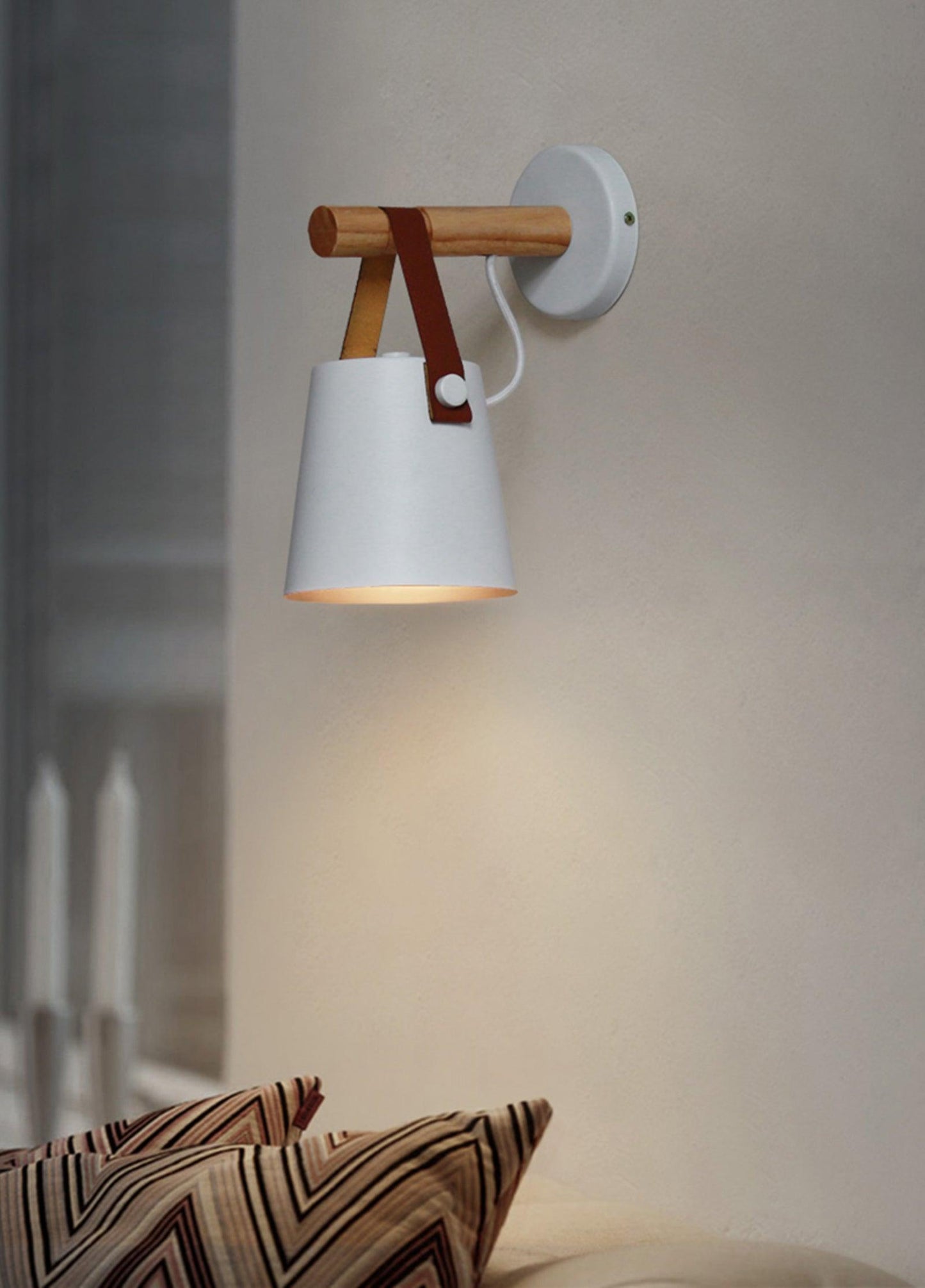Applique Murale Scandinave en Bois et Cuir – Design Élégant avec Lumière LED Efficace