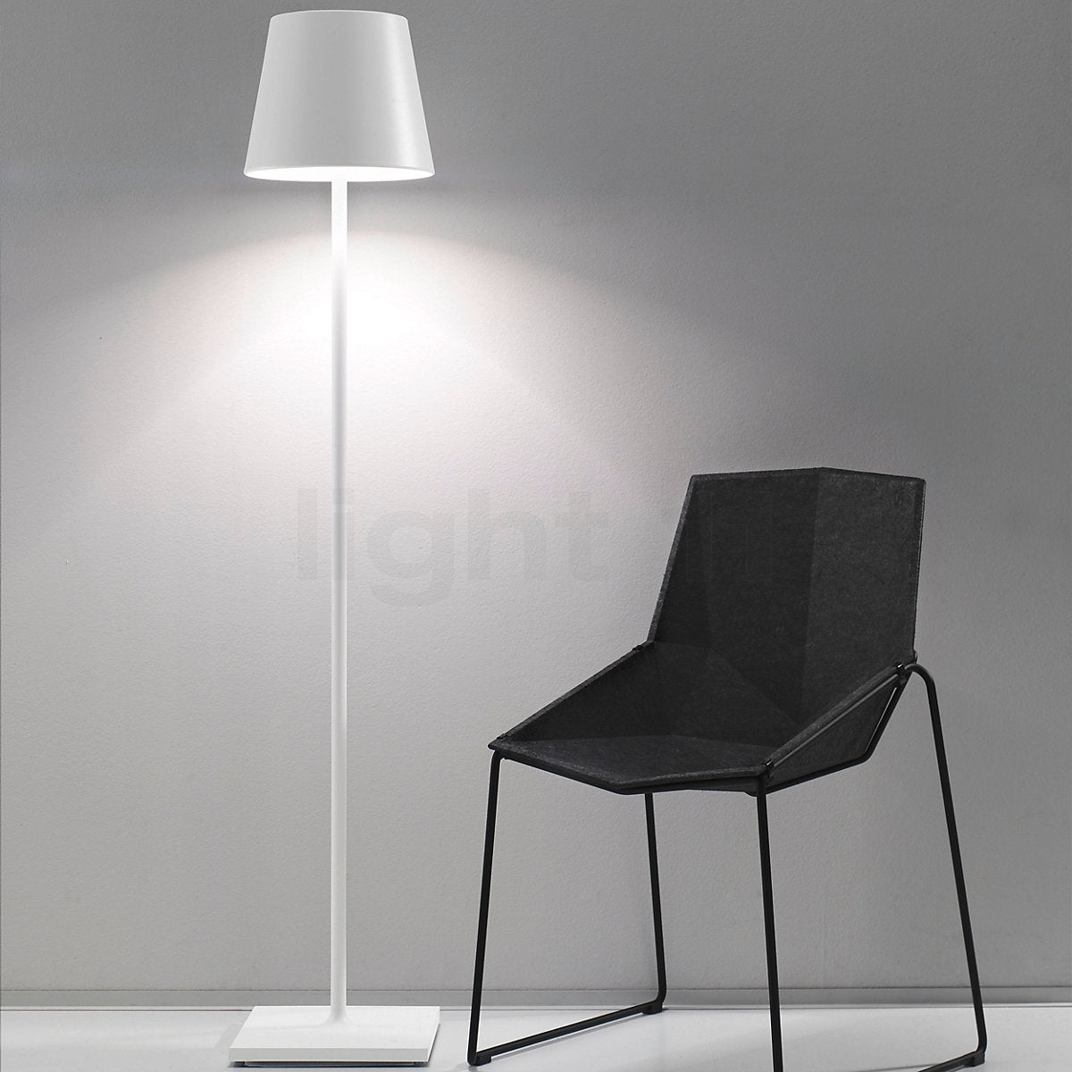 Lampadaire LED Rechargeable Moderne – Élégance et Fonctionnalité Ajustable