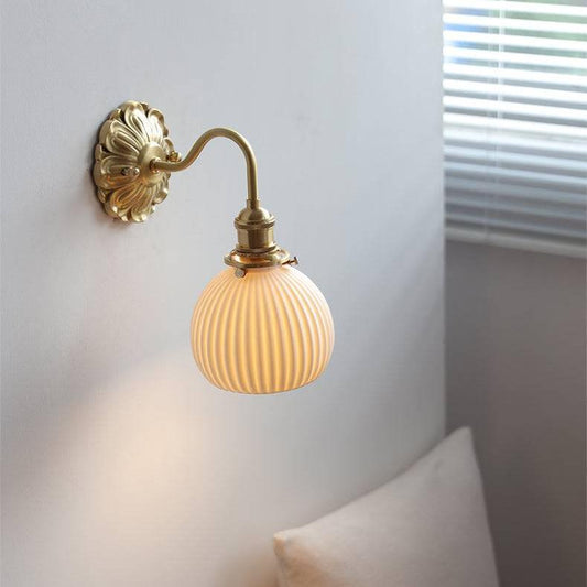 Applique Murale en Brassé et Céramique – Élégance Classique pour votre Intérieur