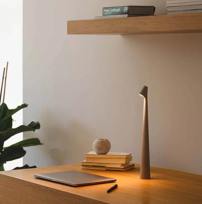 Lampe de Table Rechargeable - Design Élégant en Aluminium avec 3 Niveaux d'Intensité, Disponible en Plusieurs Couleurs