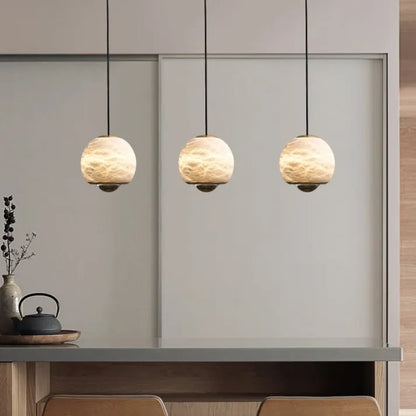 Suspension Globale en Alabastre avec Socle en Marbre - Design Nordique Élégant
