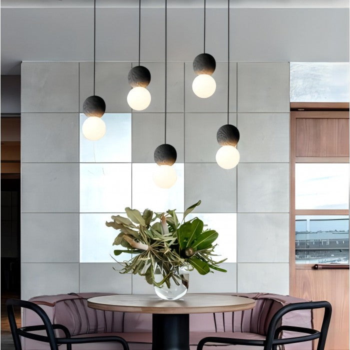 Suspension Origo – Design Géométrique en Zement, Pierre Volcanique et Verre Opale